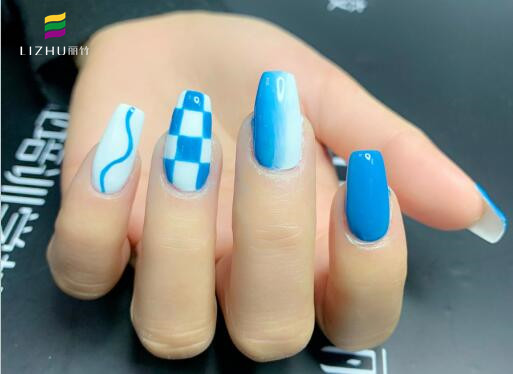 棋盤(pán)格美甲，南寧時(shí)尚美甲培訓(xùn)引領(lǐng)復(fù)古風(fēng)