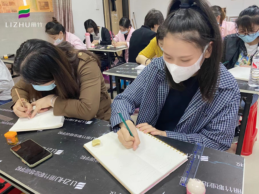 紋繡紙上練習(xí)的重要性，南寧專業(yè)紋繡學(xué)校幫你分析