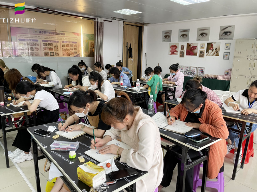 麗竹紋繡課堂：紙上畫眉和眉毛設(shè)計