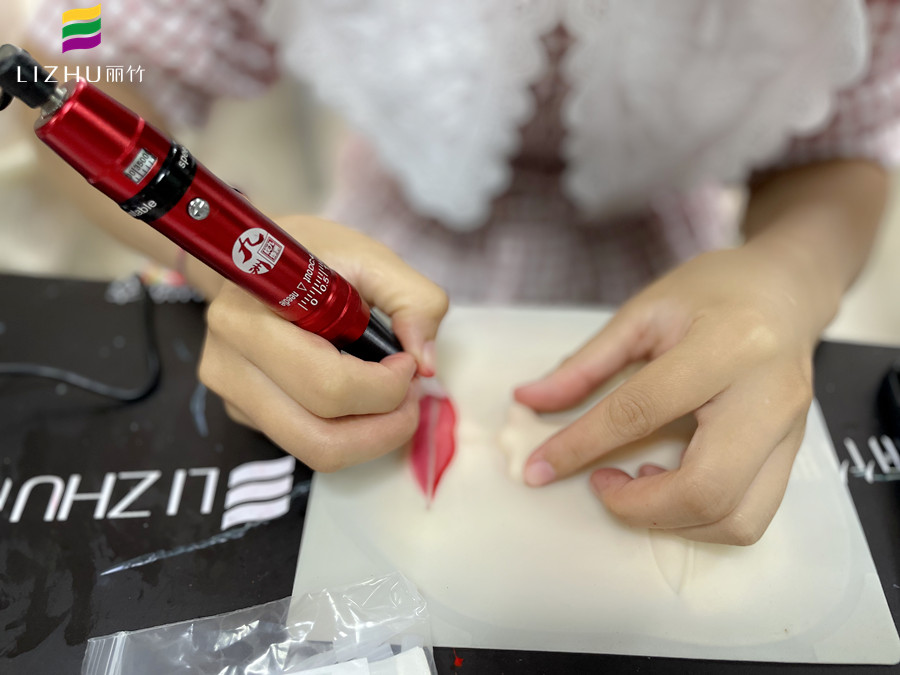 唇形設(shè)計和仿皮紋唇練習(xí) | 廣西正規(guī)專業(yè)紋繡學(xué)校