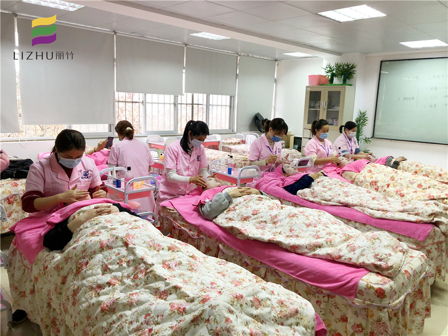 夏季美容護膚技巧，廣西學美容護膚專業(yè)介紹