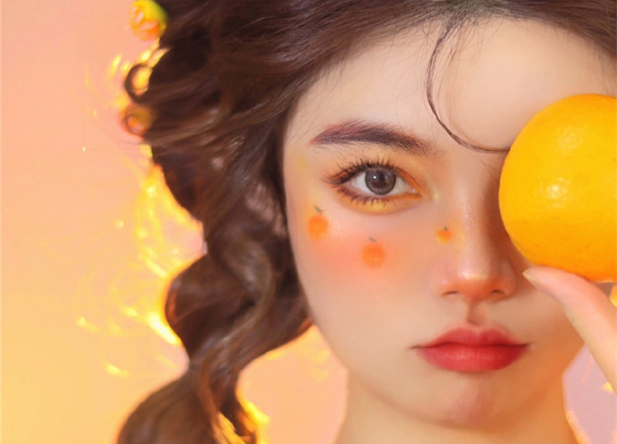 夏日元?dú)忾俨世L創(chuàng)意妝容，廣西化妝學(xué)校排行榜前三名分享