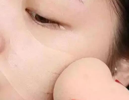 粉底液的正確存方法，南寧彩妝化妝培訓(xùn)教你