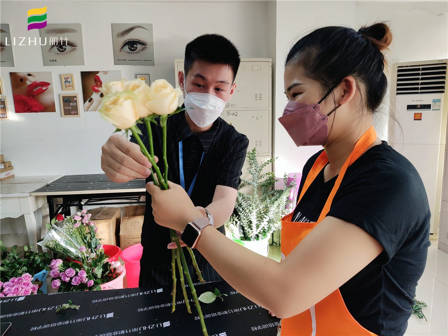 小型花束怎么包？南寧插花師培訓(xùn)班手把手教學(xué)