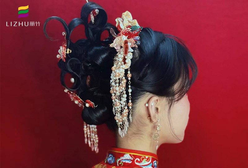 中式秀禾發(fā)型圖片，廣西學(xué)習化妝盤發(fā)教程