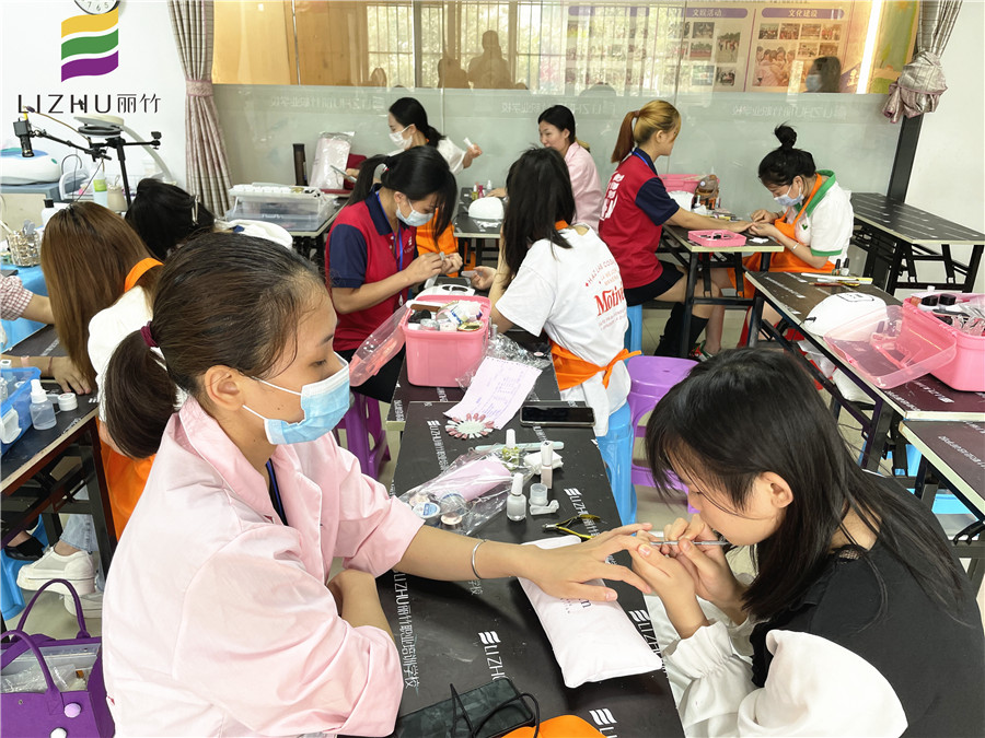 如何推死皮？南寧美甲培訓(xùn)學(xué)?；A(chǔ)課程