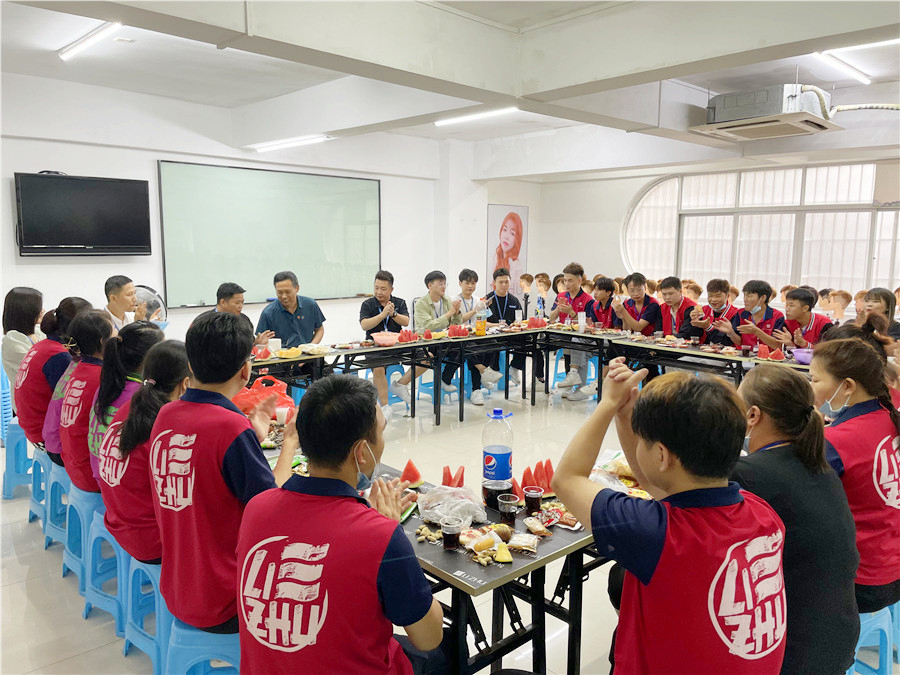 南寧美發(fā)培訓(xùn)學(xué)校畢業(yè)座談會(huì)