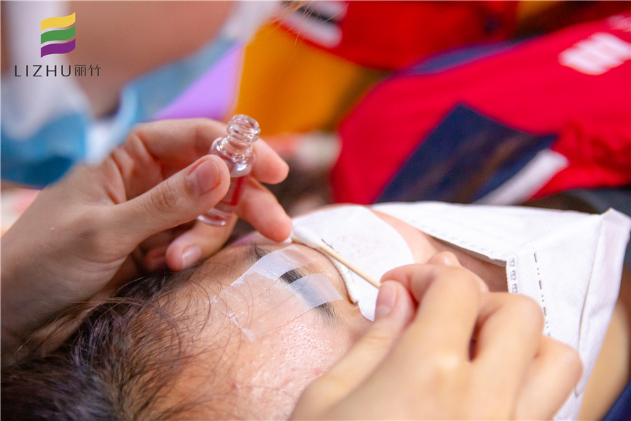 燙睫毛技術(shù)與注意事項 | 南寧美睫培訓學校