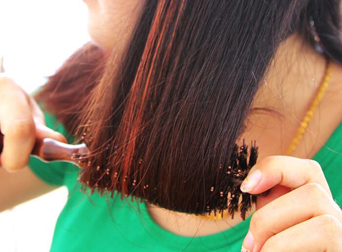 滾梳怎樣挑選？廣西美發(fā)學(xué)校專業(yè)講解