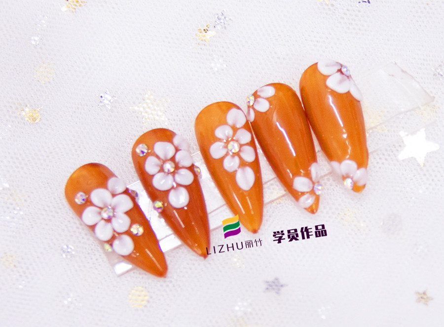 五瓣花雕花美甲，南寧美甲學(xué)校短期訓(xùn)練班作品