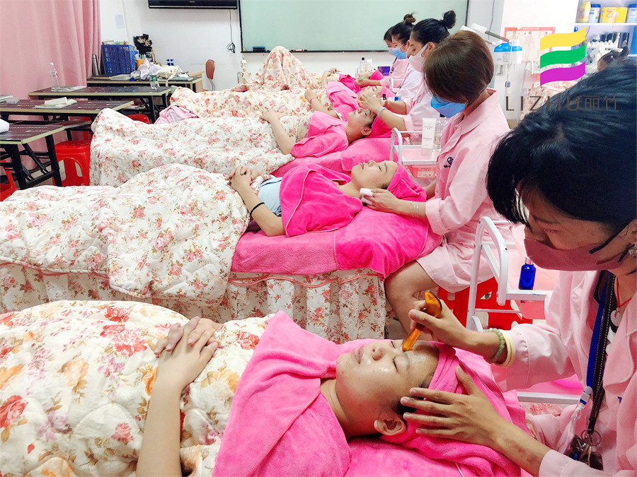 南寧學美容美體：你為什要進行額頭撥筋？