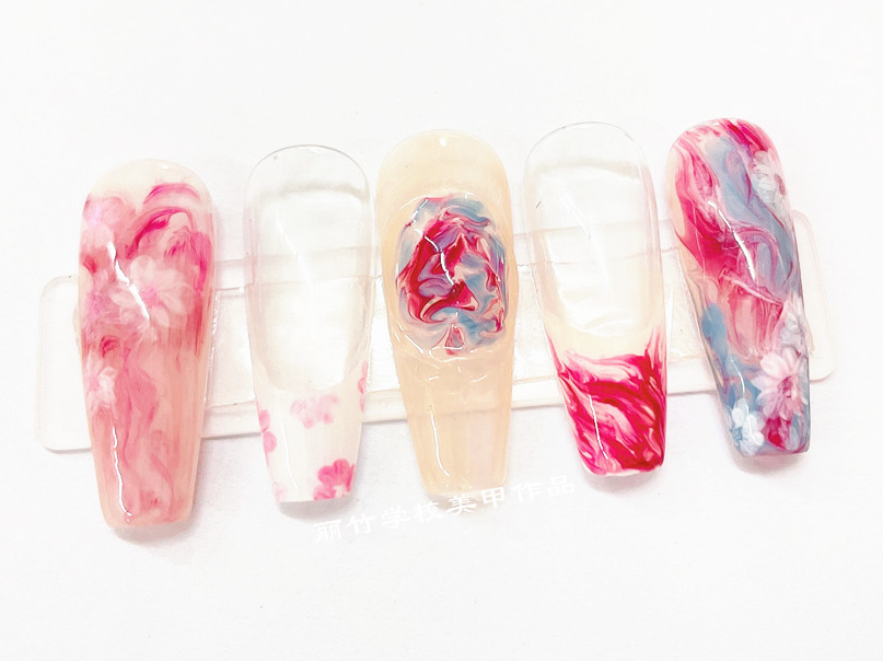 暈染液美甲圖片，廣西南寧美甲師培訓作品