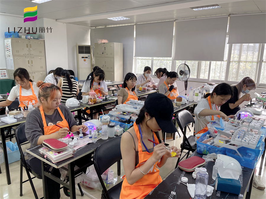 南寧美甲學(xué)校哪家好？南寧美甲學(xué)校哪家有實(shí)力？