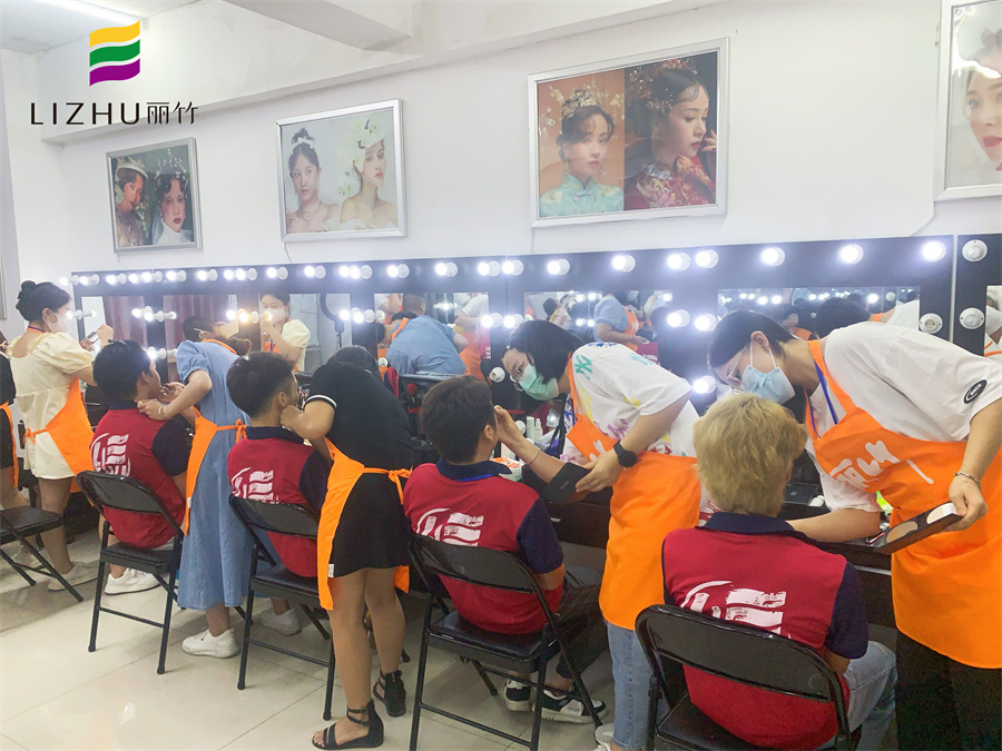 女士妝容和男士妝容的區(qū)別，廣西彩妝化妝專業(yè)培訓(xùn)課程