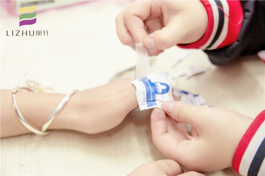 美甲工具有哪些?打磨機(jī)和卸甲包哪種好？