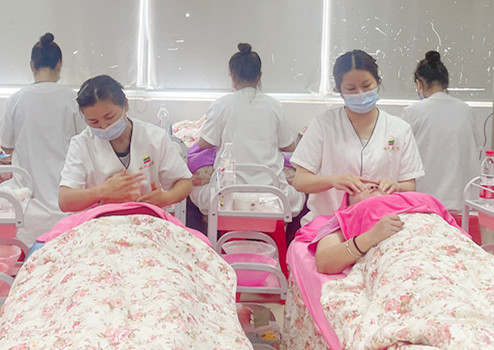 秋季面部按摩有哪些技巧？南寧美容培訓面部護理教案