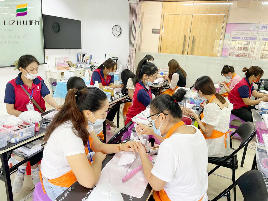 不同甲型的打磨方法，廣西南寧美甲培訓班教學內容