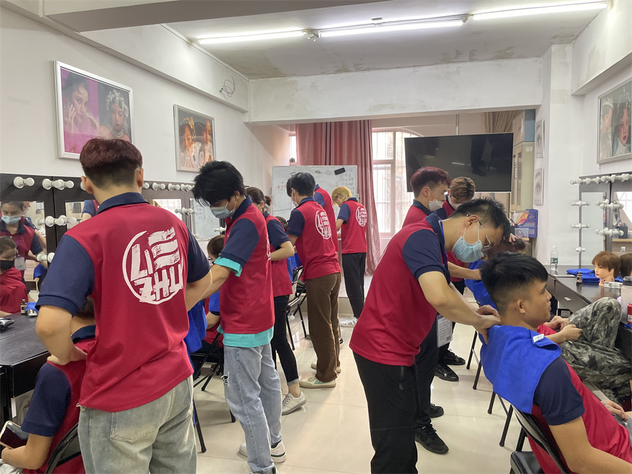 美發(fā)按摩實訓，南寧美發(fā)專業(yè)學校洗護課程