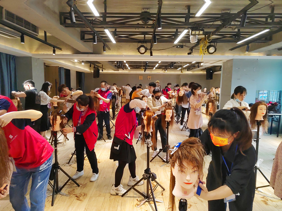 邊緣層次的常用修剪方法，南寧美發(fā)培訓(xùn)排行榜前十課堂筆記