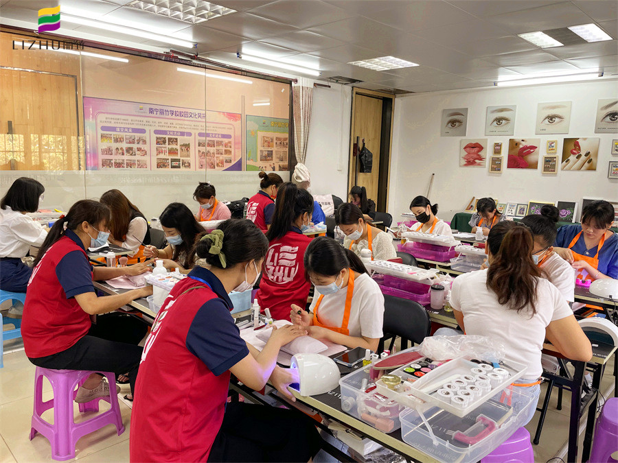 美甲培訓教程 | 南寧美甲學校排名榜推薦課程