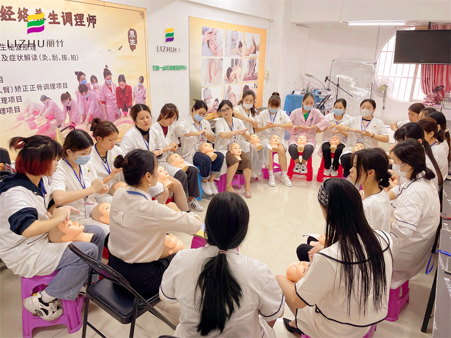 美容面部假頭模練習 - 面部美容基礎