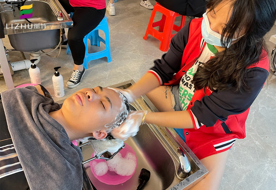 如何正確使用護(hù)發(fā)素？南寧美發(fā)基礎(chǔ)班教學(xué)內(nèi)容