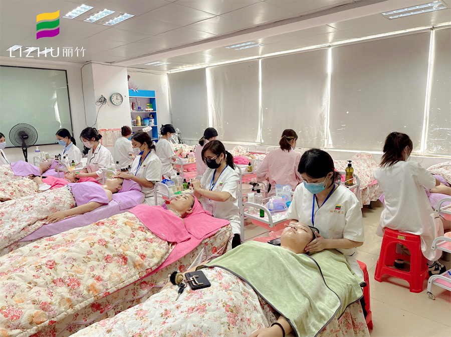 秋季如何敷面膜？南寧面部護(hù)理基礎(chǔ)班課程分享