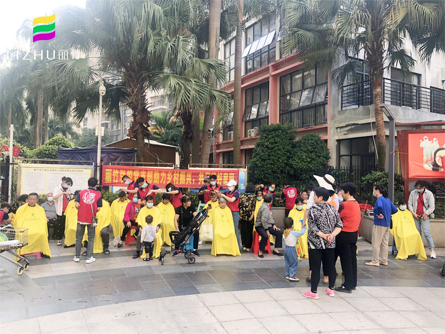 南寧美容美發(fā)學(xué)校公益活動，居民們連連稱贊