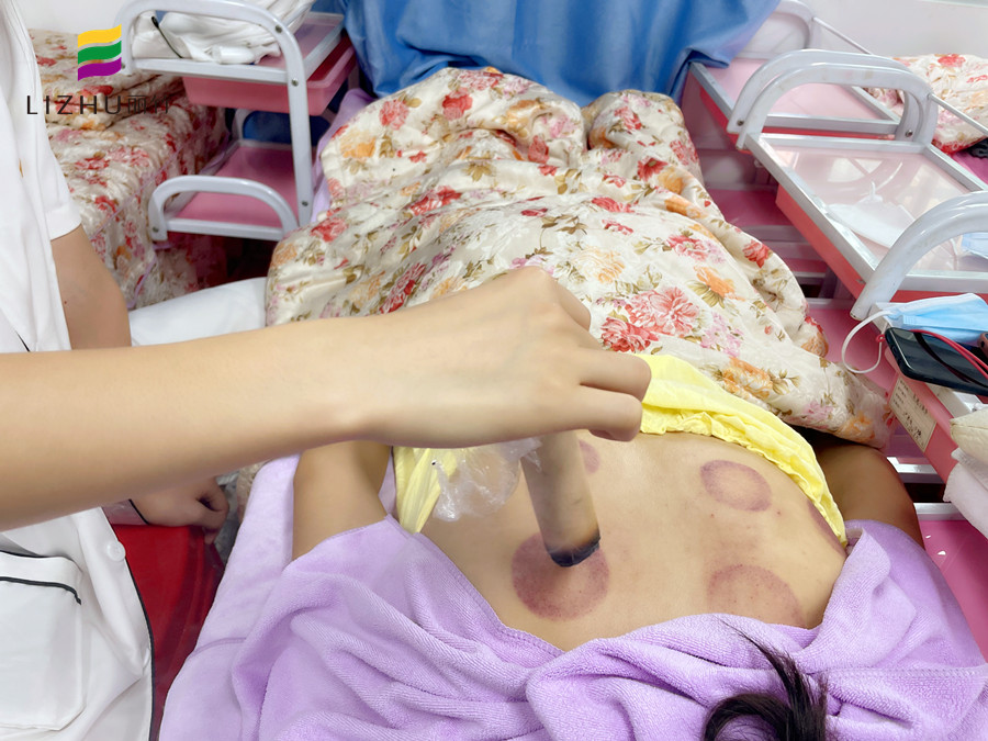 艾條艾灸注意事項 ，廣西美容職業(yè)學校實操演示