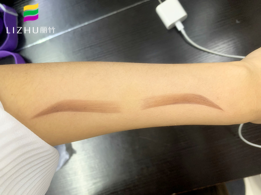 為什么要在手上畫眉？廣西化妝課堂練習(xí)