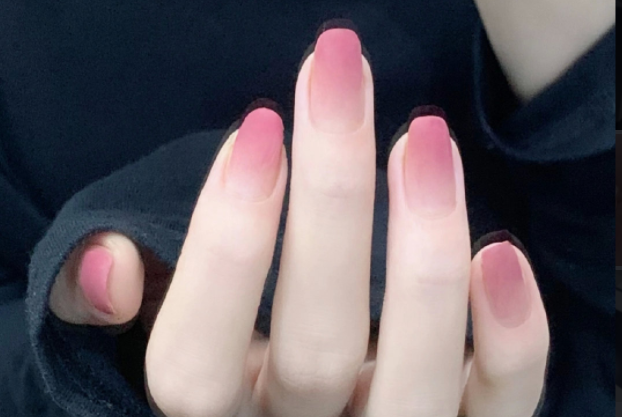 秋冬美甲圖顯手白，廣西美甲培訓(xùn)教育推薦