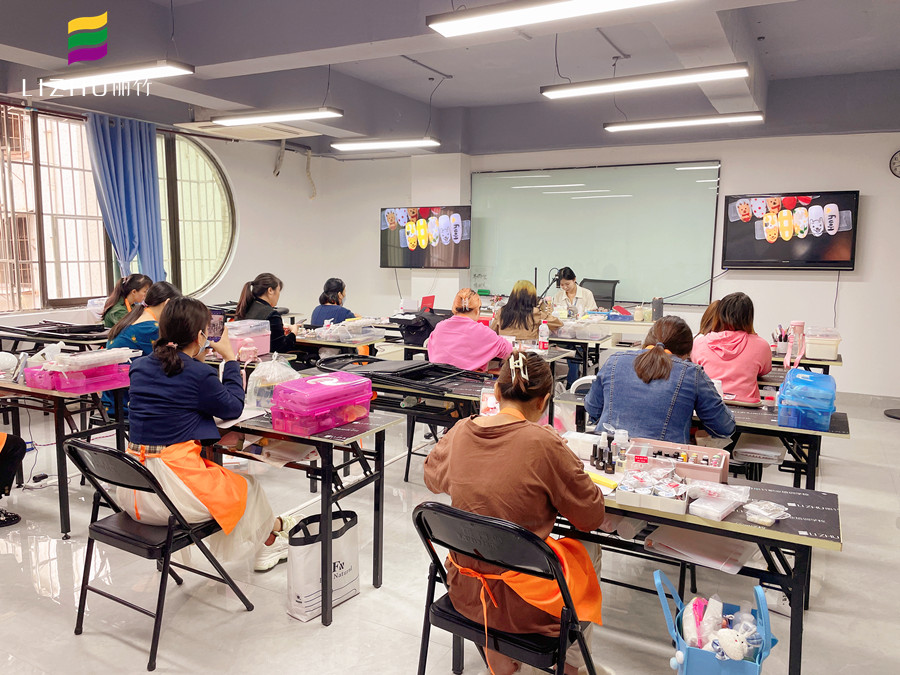 南寧美業(yè)職業(yè)培訓學校-美甲課程介紹