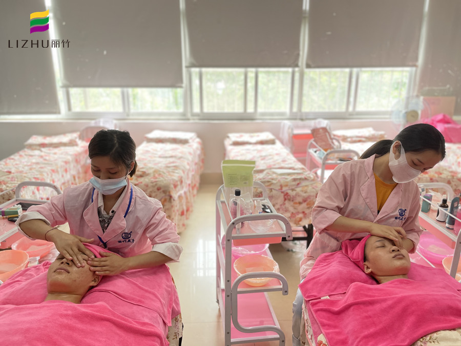 皮膚反復(fù)過 敏如何護(hù)理？廣西皮膚管理課程