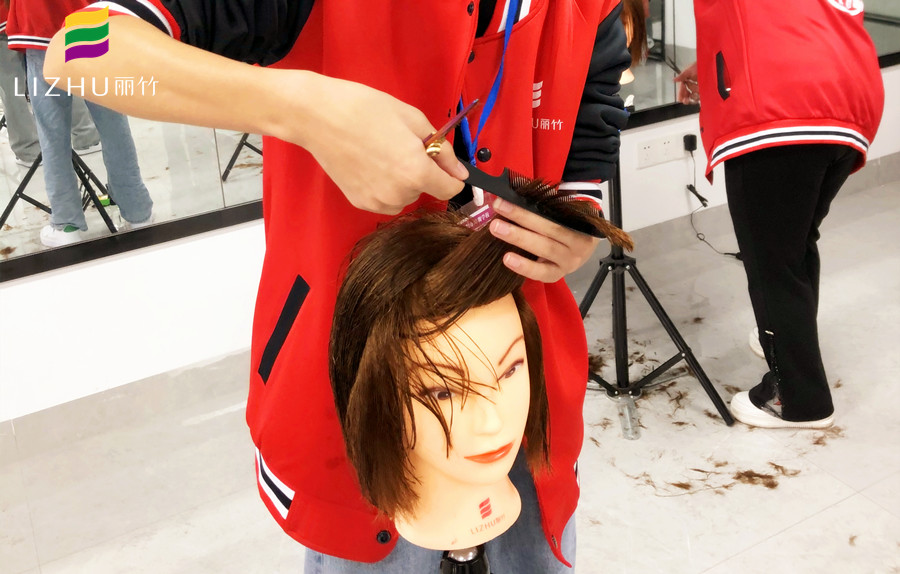 平剪和牙剪的區(qū)別 | 南寧美發(fā)知識講解