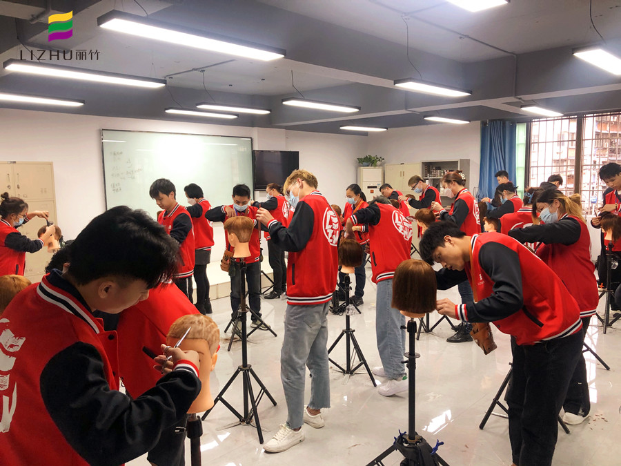 南寧哪里可以學(xué)美發(fā)快剪？麗竹學(xué)校美發(fā)快剪班歡迎你