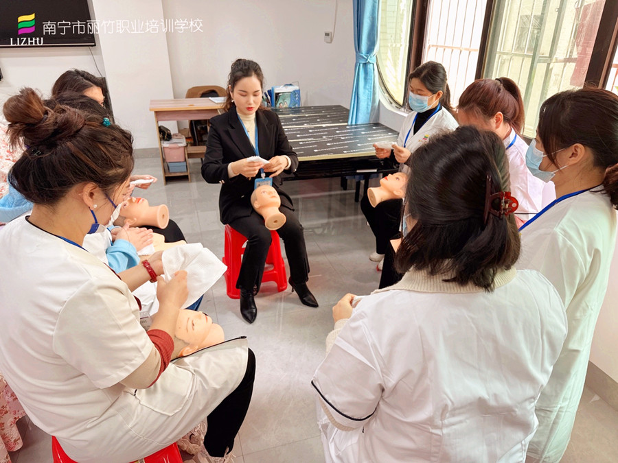 面部護理工作包括什?廣西零基礎(chǔ)美容培訓