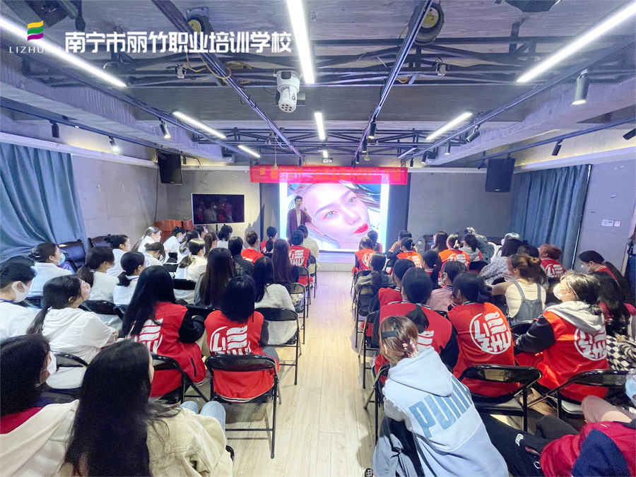 南寧紋繡專業(yè)眉眼唇培訓(xùn)學(xué)校開(kāi)課啦