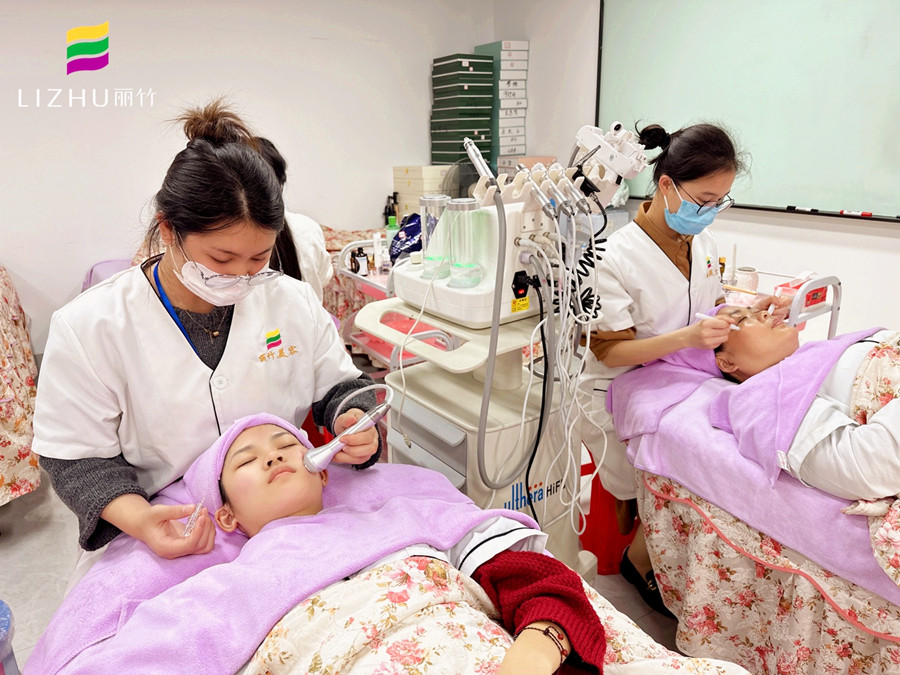 南寧哪里可以學(xué)美容儀器？美容儀器好學(xué)嗎