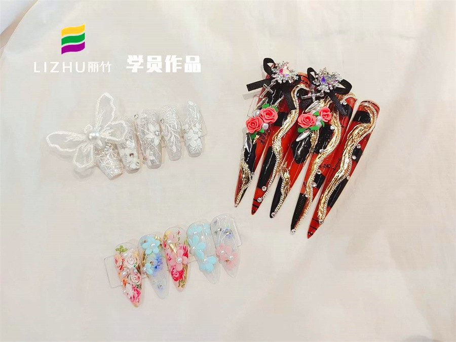 雕花設(shè)計美甲，廣西美甲課堂實訓(xùn)作品