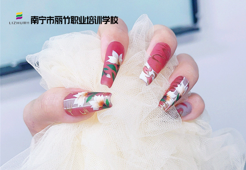國風玉蘭花美甲，南寧美甲款式造型班演繹別樣之美