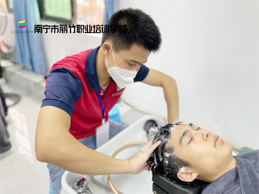 如何判斷頭發(fā)類型？零基礎(chǔ)學(xué)洗護(hù)