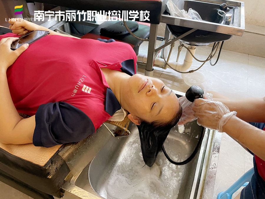 護發(fā)養(yǎng)發(fā)小知識：秋冬護發(fā)教程