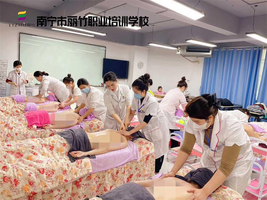 春季背部按摩的好處，廣西美容實(shí)訓(xùn)練習(xí)講解