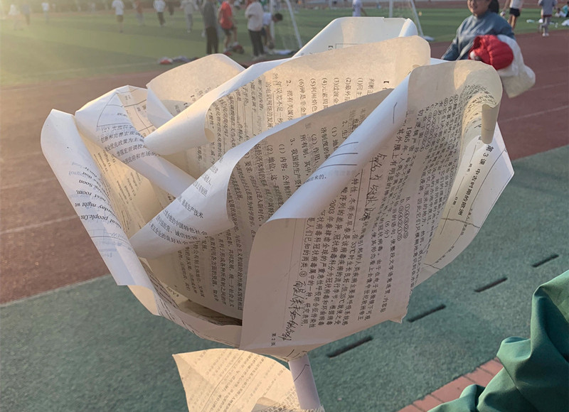 紙卷玫瑰花教程 ???，廣西花藝紙花培訓(xùn)課程分享