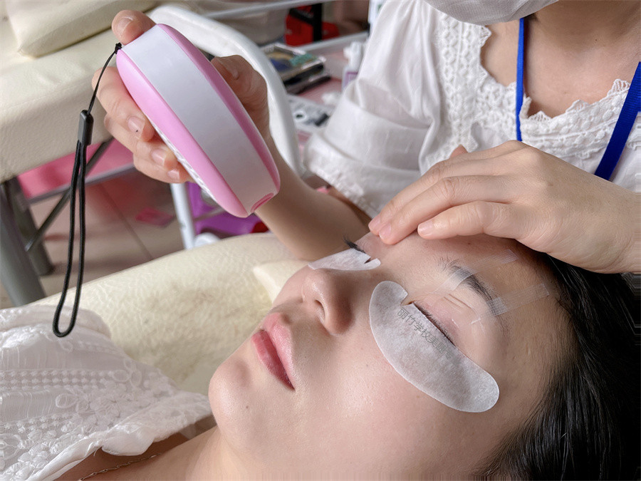 美睫風(fēng)扇吹風(fēng)機(jī)有什么用？南寧學(xué)美睫技術(shù)