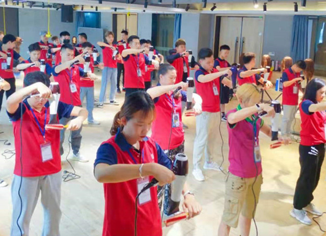 美發(fā)養(yǎng)發(fā)護(hù)理：如何使用吹風(fēng)筒吹頭發(fā)？