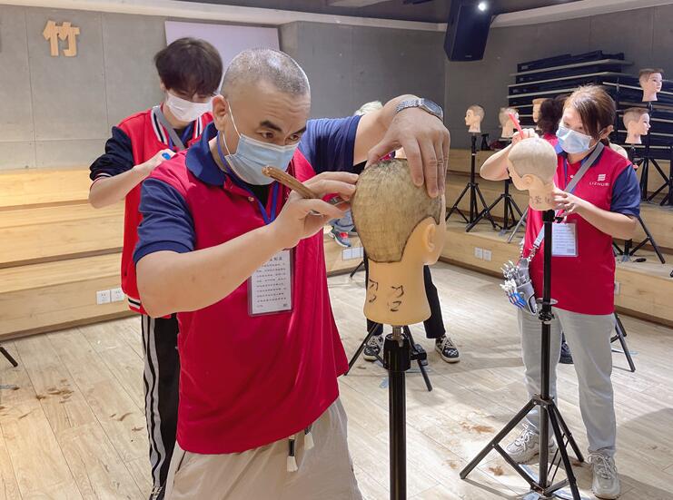 剃光頭的注意事項，南寧理發(fā)學(xué)校美發(fā)培訓(xùn)