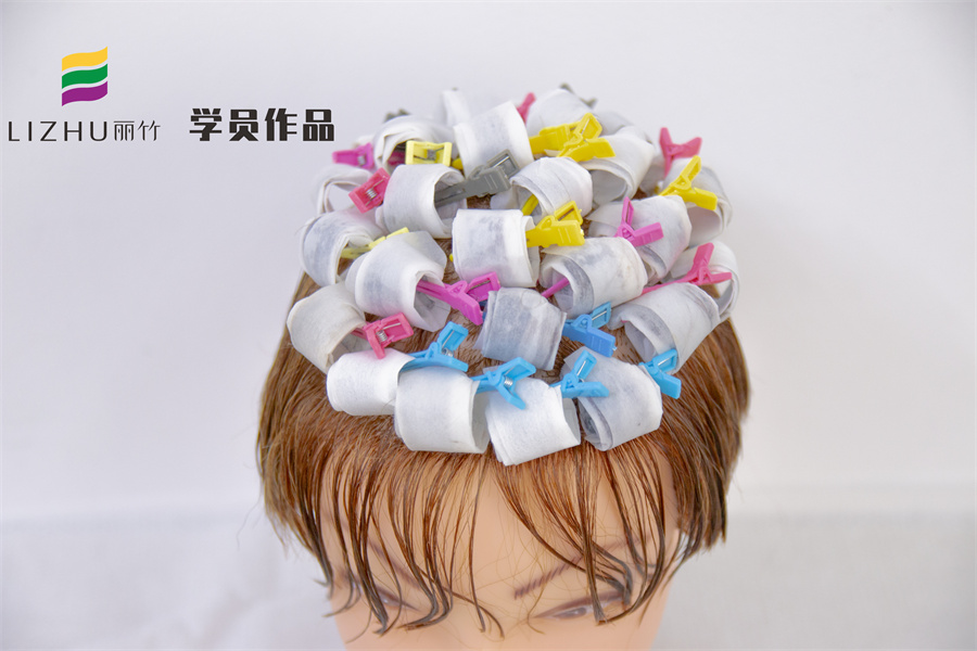 廣西燙發(fā)造型學(xué)校作品：錫紙燙、定位燙，包租婆卷筒造型