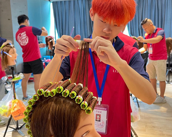 零基礎(chǔ)燙發(fā)培訓(xùn)：常見燙發(fā)上杠角度