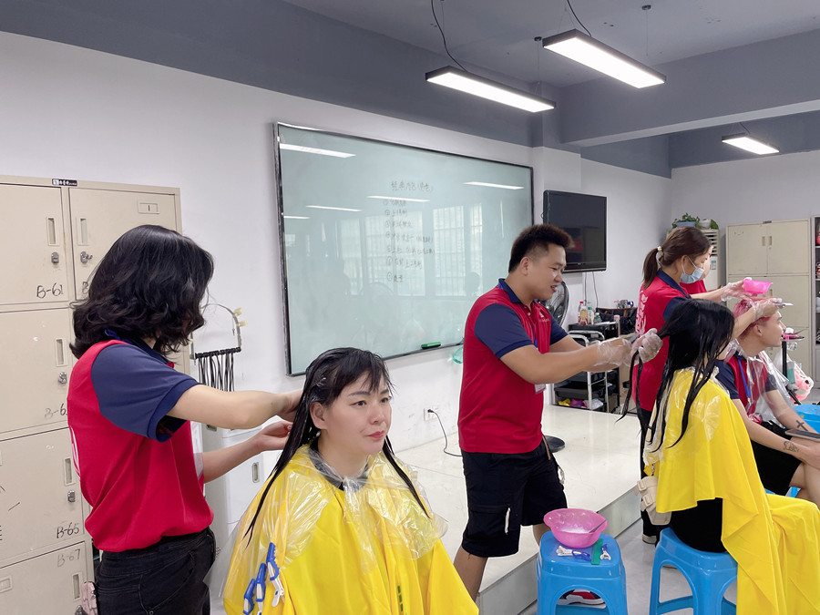 夏日染頭發(fā)后如何護(hù)理？廣西染發(fā)護(hù)發(fā)培訓(xùn)班分享技巧